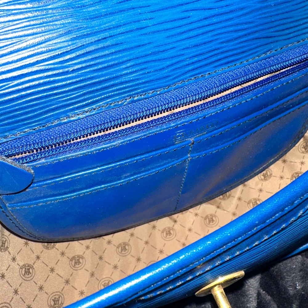 Blue Epi Leather Vintage crossbody purse - Picture 7 of 11